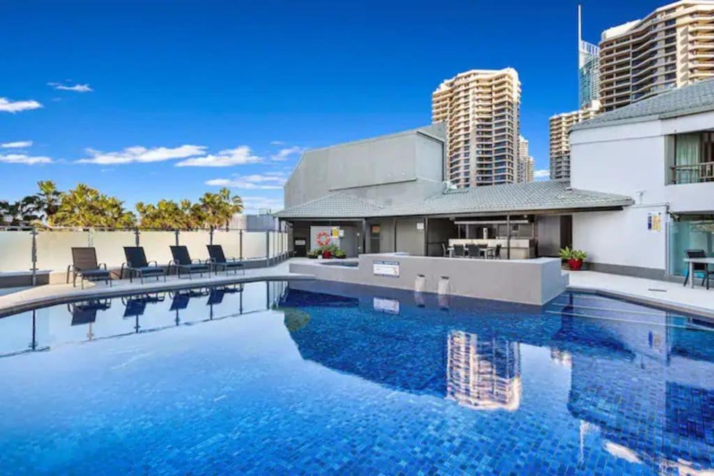 Surfers Paradise 3 Bed Apartment