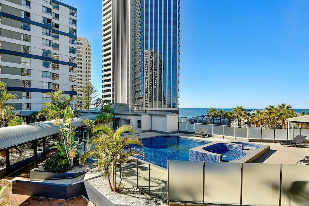 Surfers Paradise 3 Bed Apartment