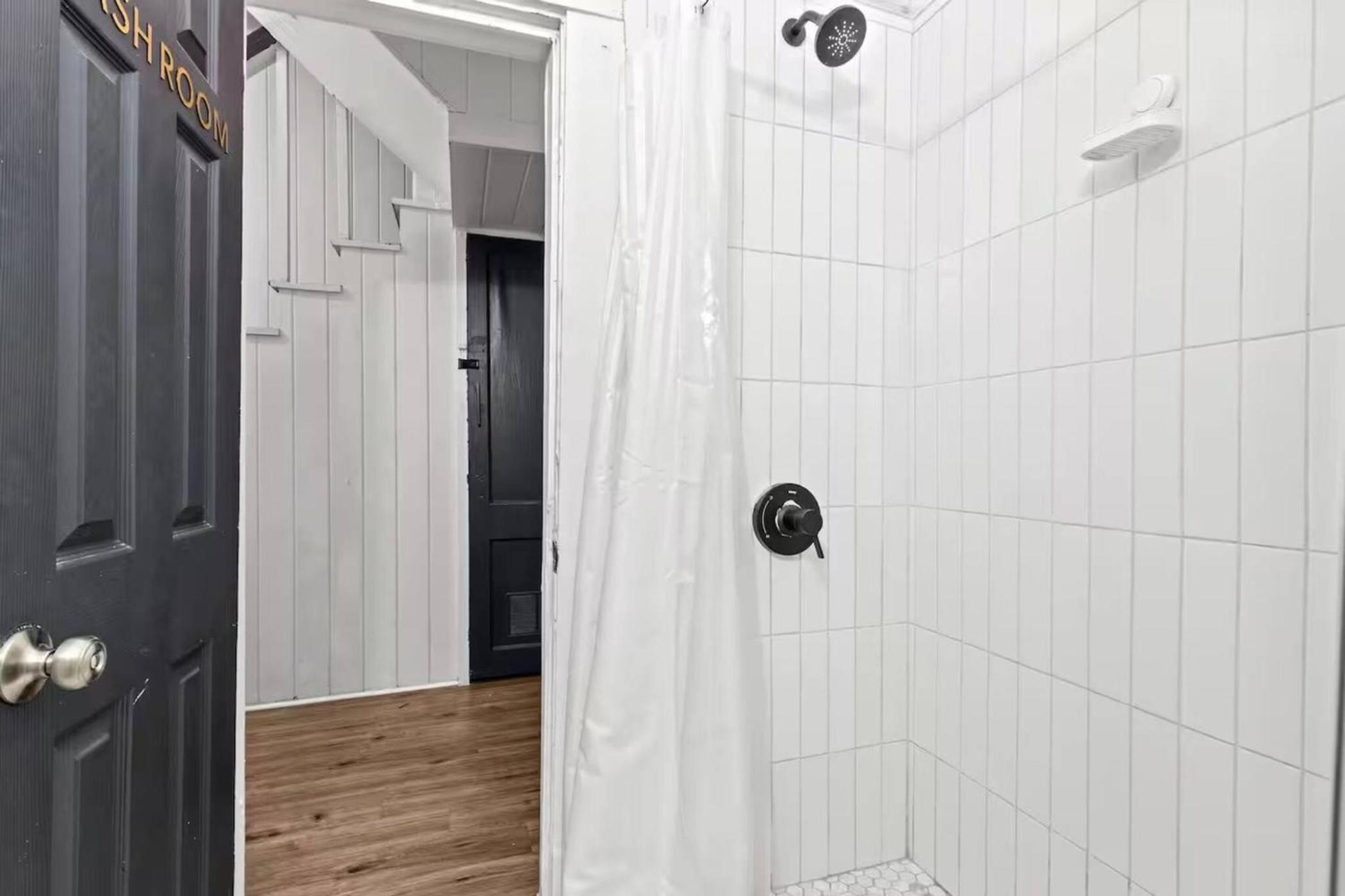 Trendy King Studio Apartment in Downtown St. Pete view 5