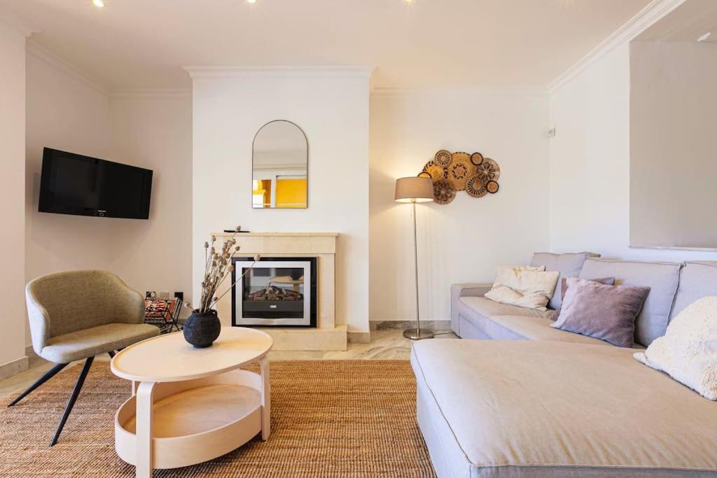 Spacious Apartment Near Puerto Banus