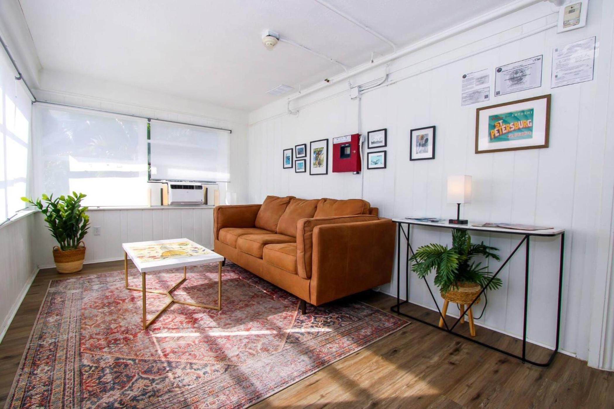 Bright and Studio in the Heart of Downtown St Pete view 2