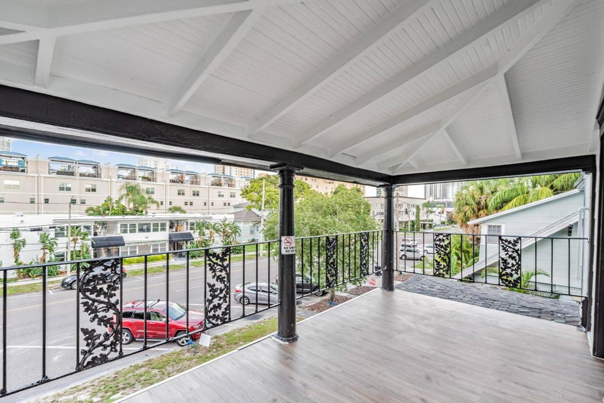 Bright and Studio in the Heart of Downtown St Pete view 4