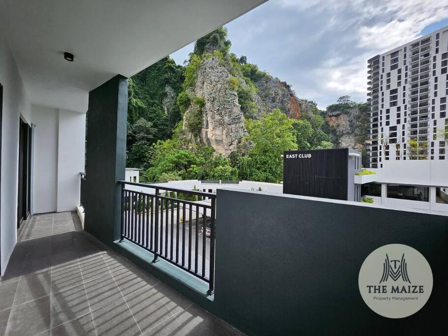 The Cove Hillside Residence - Grandiose Oasis