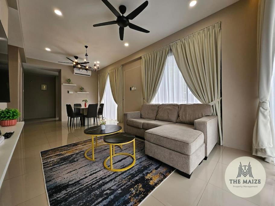 The Cove Hillside Residence - Grandiose Oasis