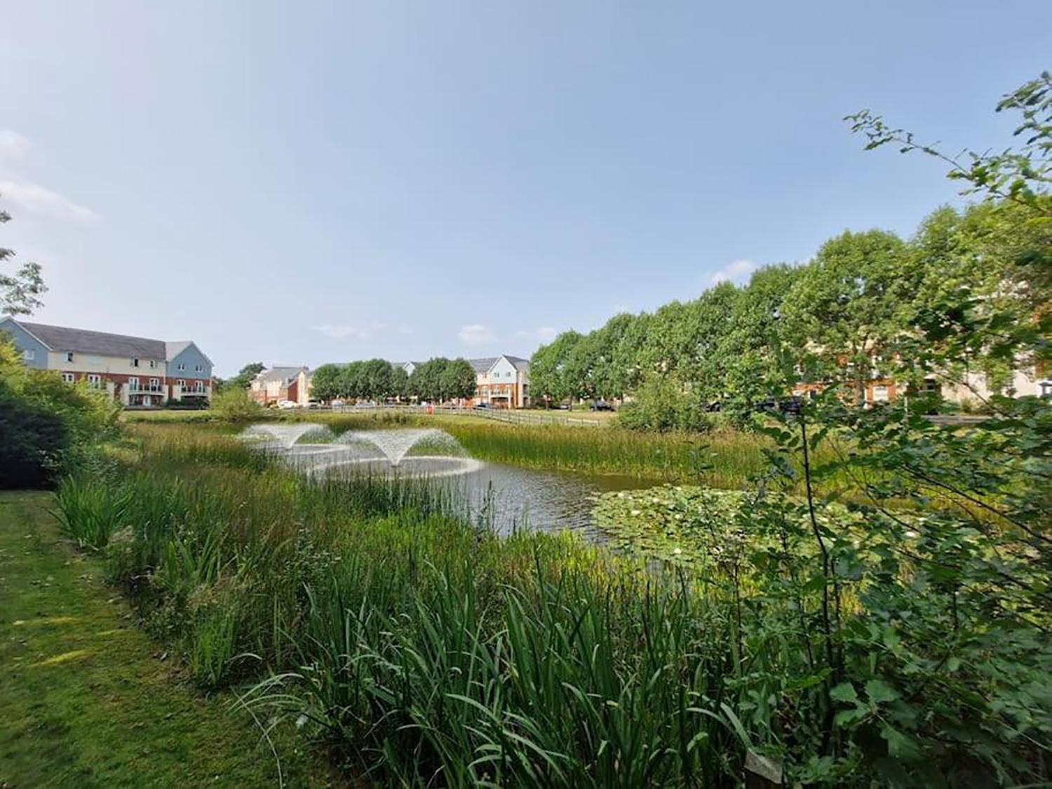 Redhill,Sleeps9,Parking,17minsLGW30 to London view 3