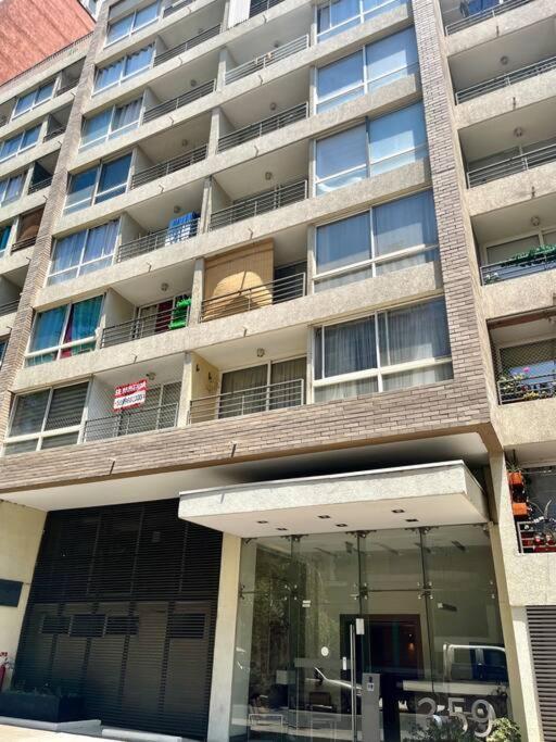 Exclusivo y amplio departamento 42 mts Stgo centro