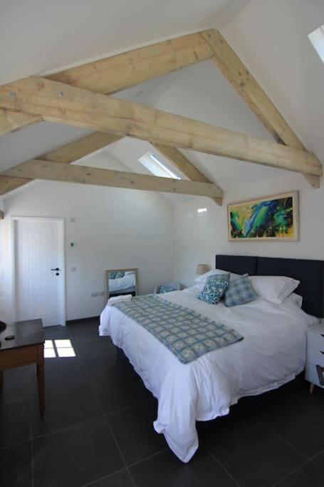 The Lambing Shed, Converted Barn nr Little Haven view 5