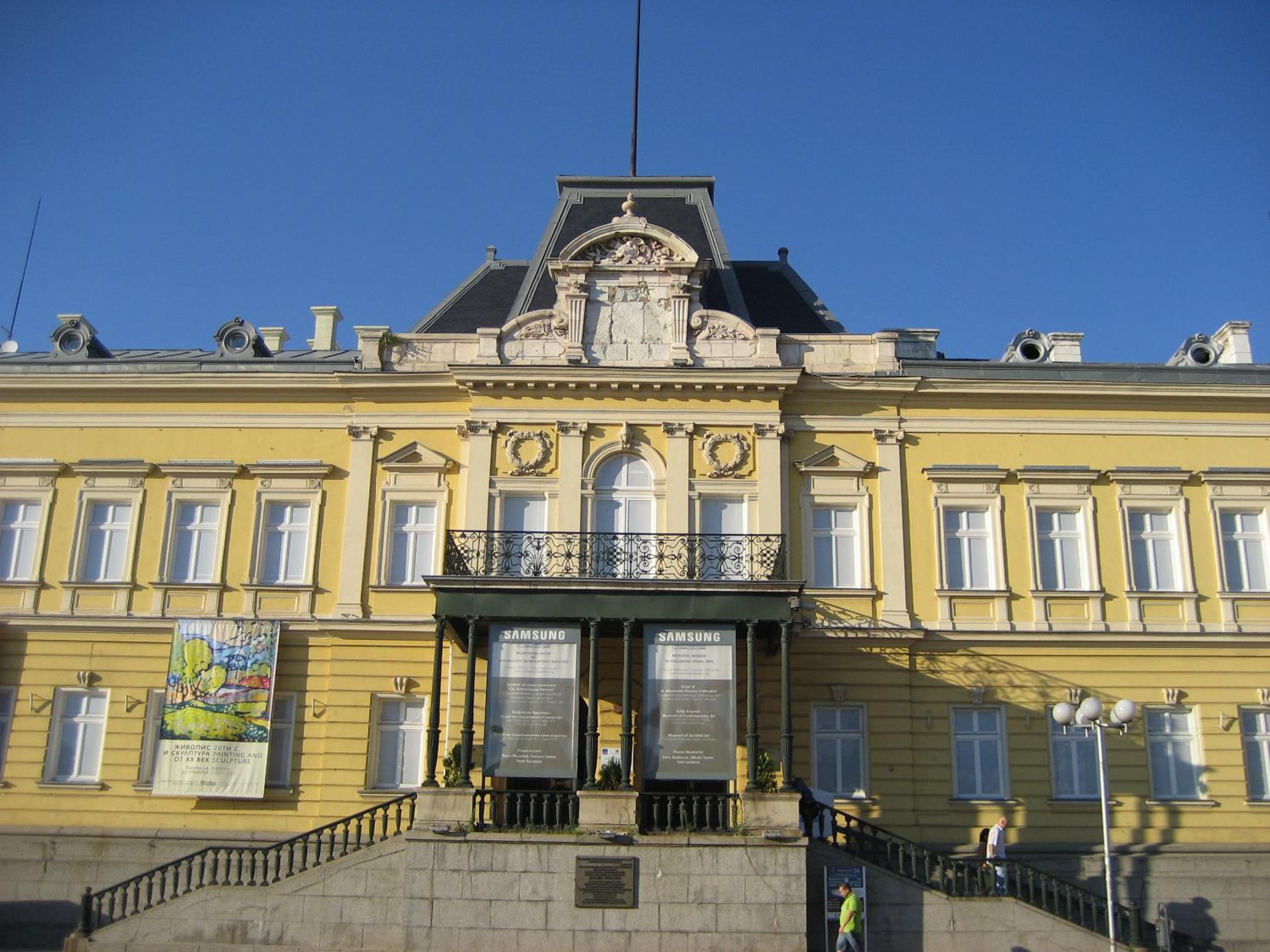 Prime Location in City Center I The Blue Art Spot