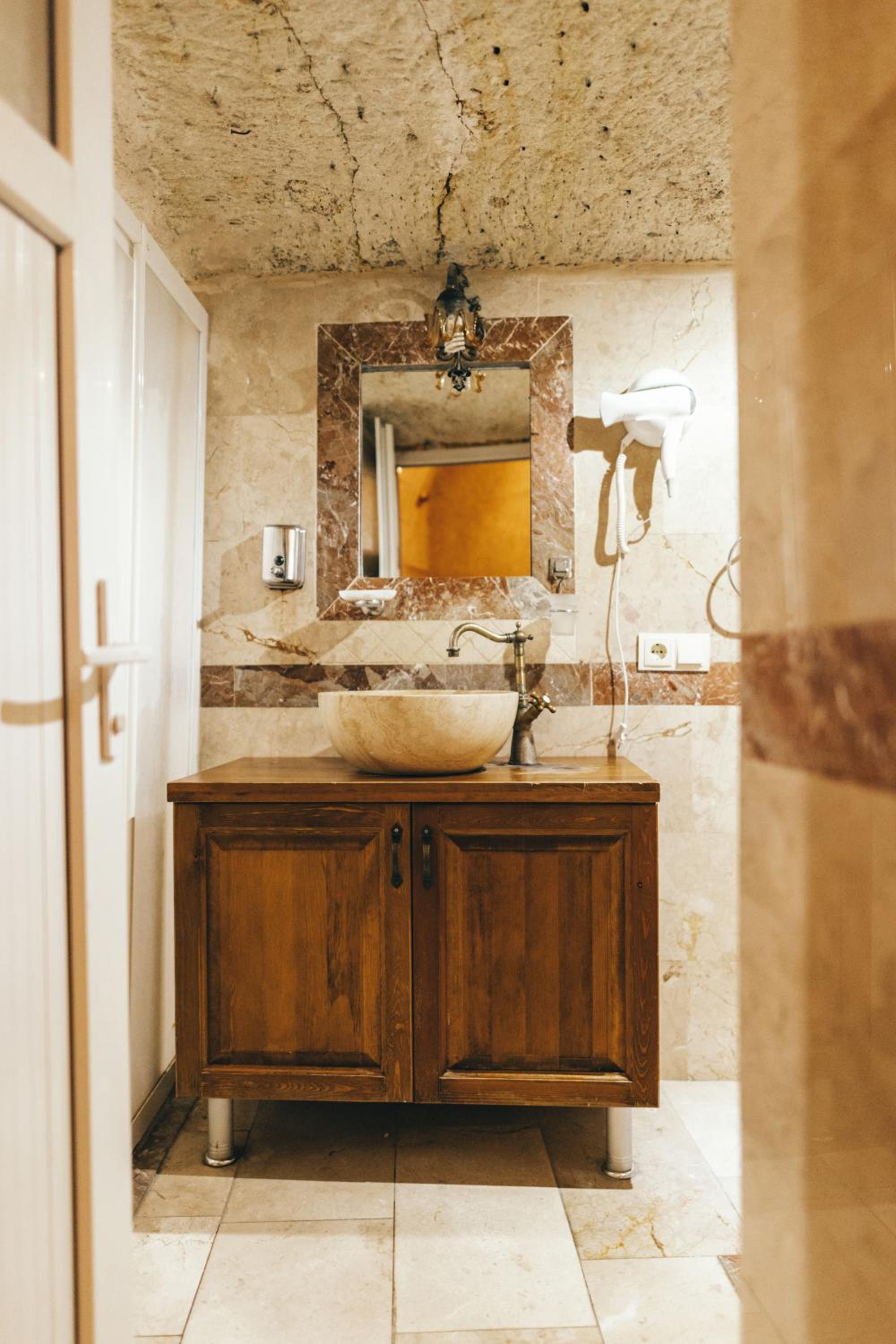 Goreme Valley Cave House becomes Goreme Valley Mağara Evi. - Image 144