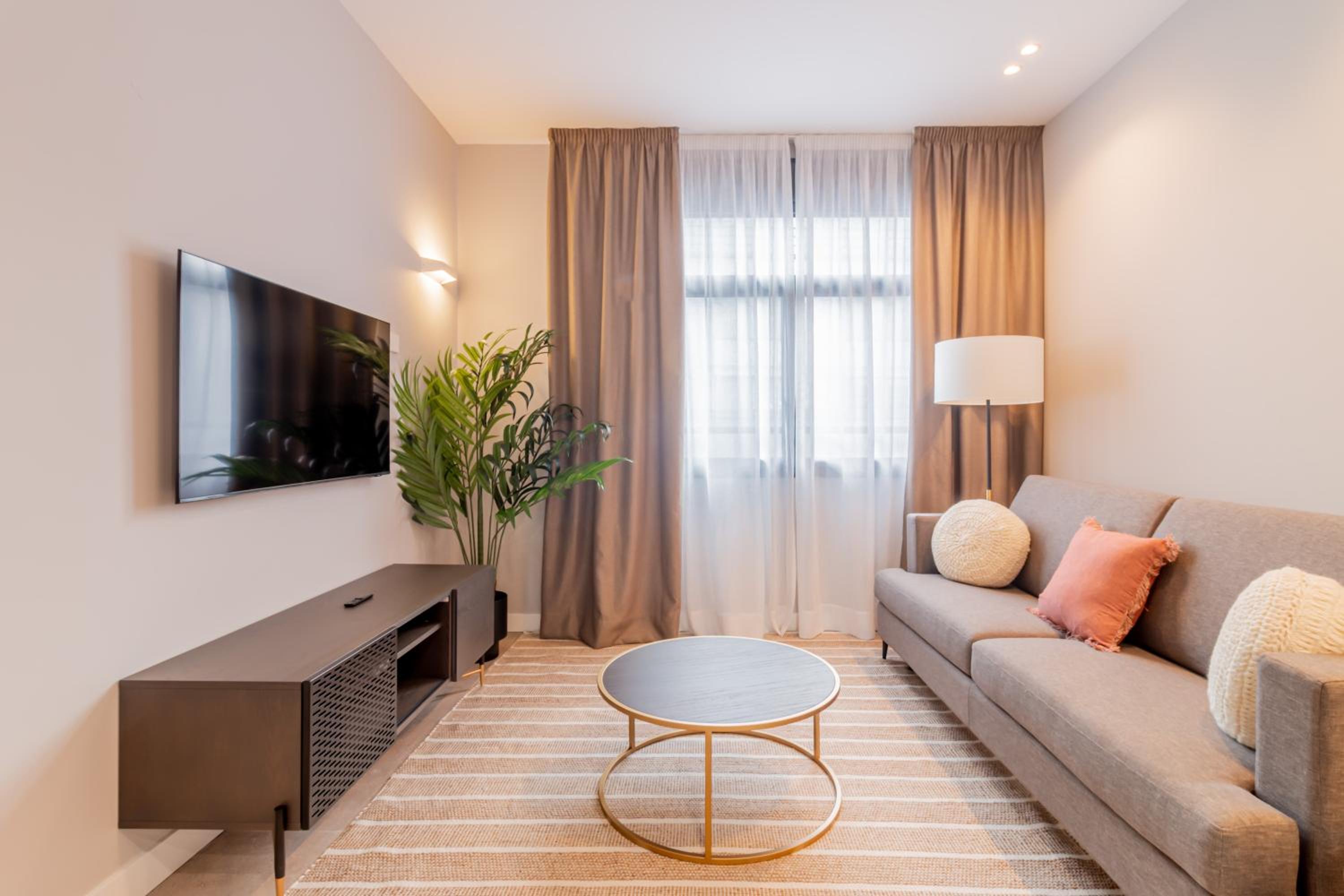 Home Art Apartments Bernabéu