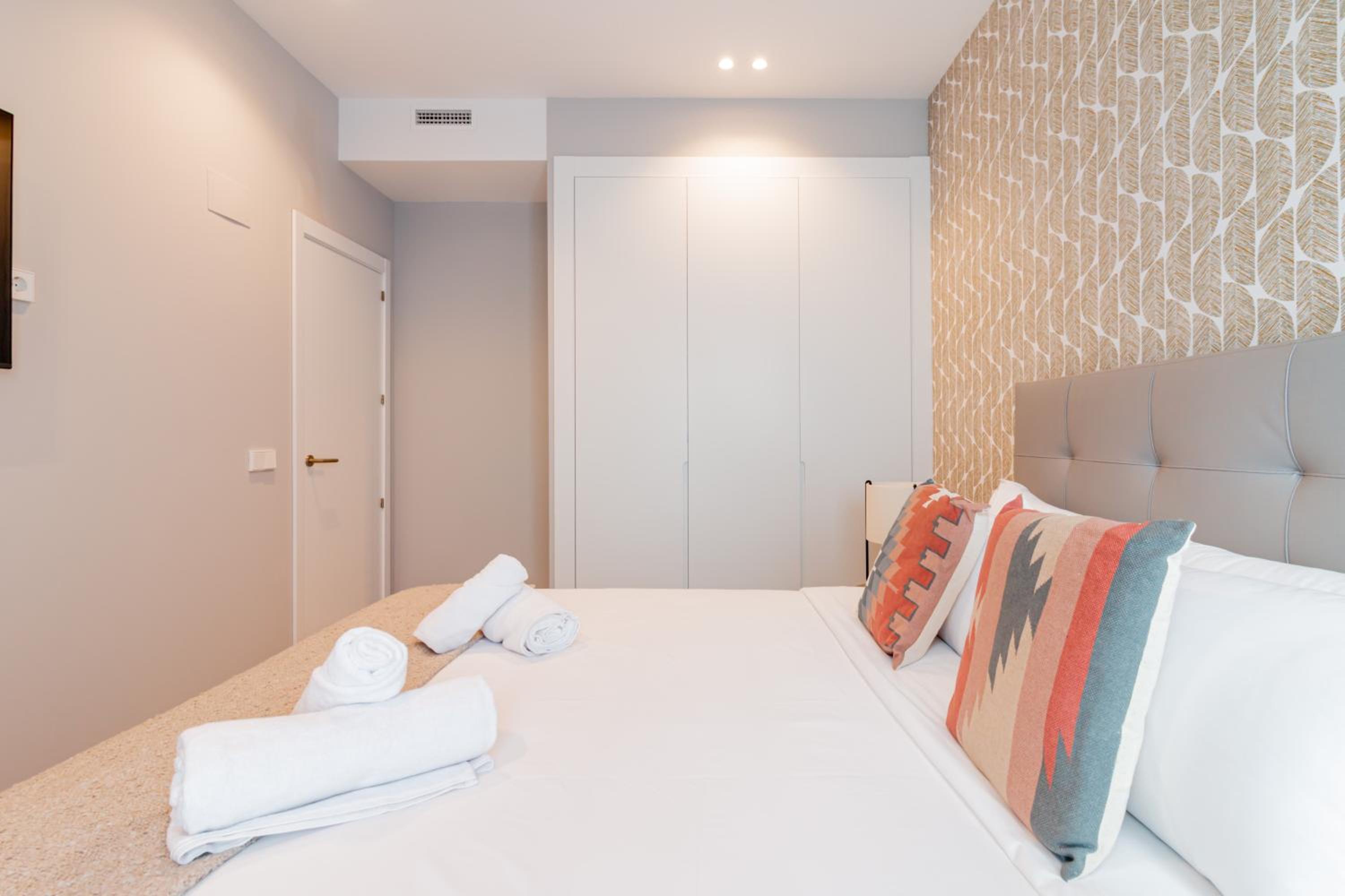 Home Art Apartments Bernabéu