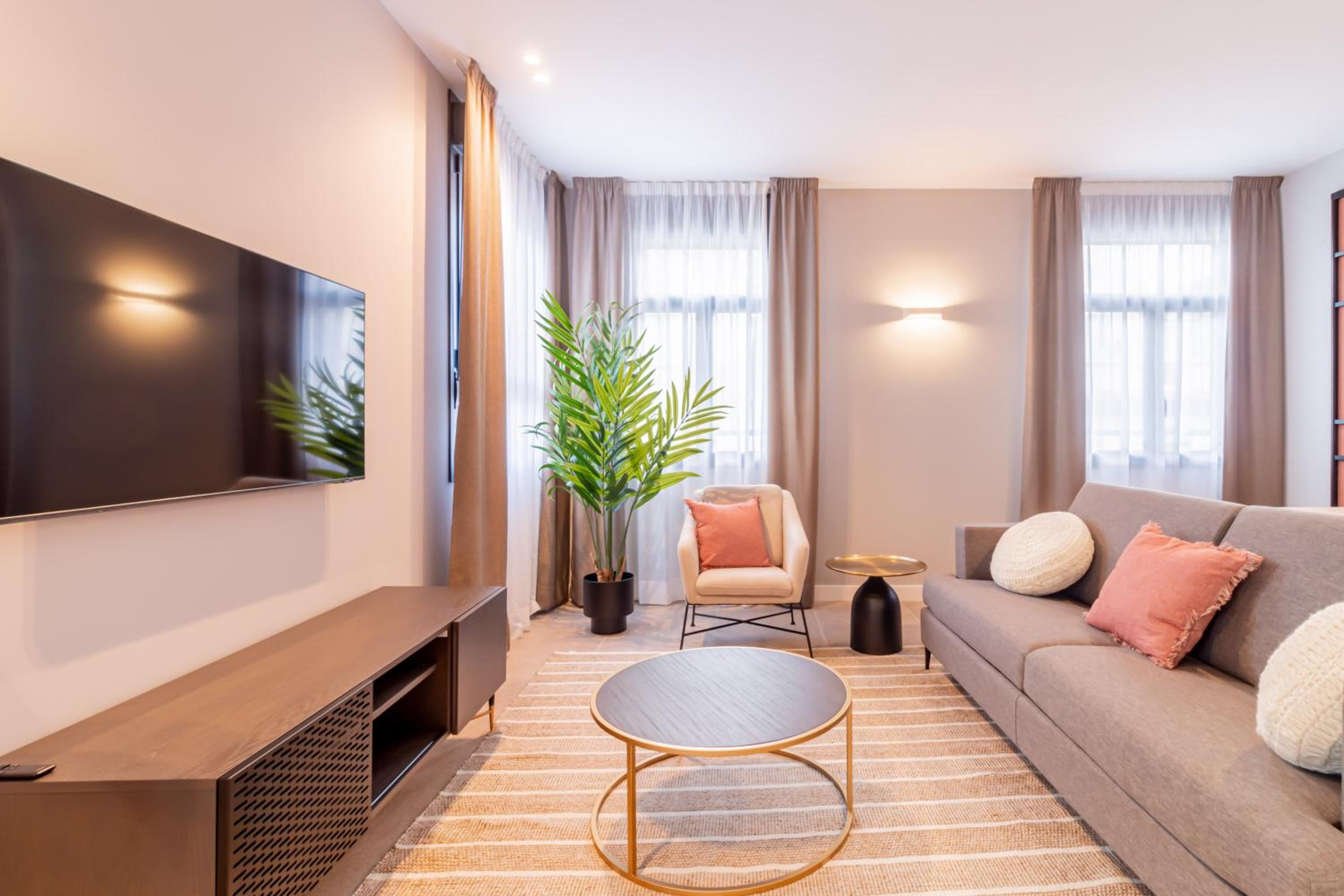 Home Art Apartments Bernabéu