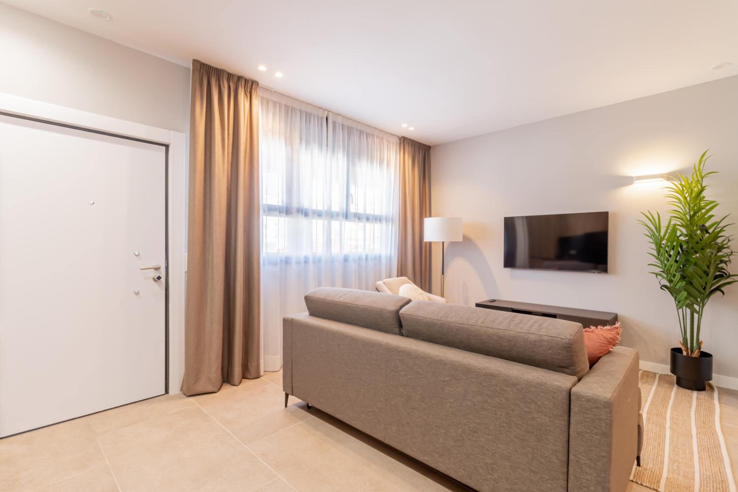 Home Art Apartments Bernabéu