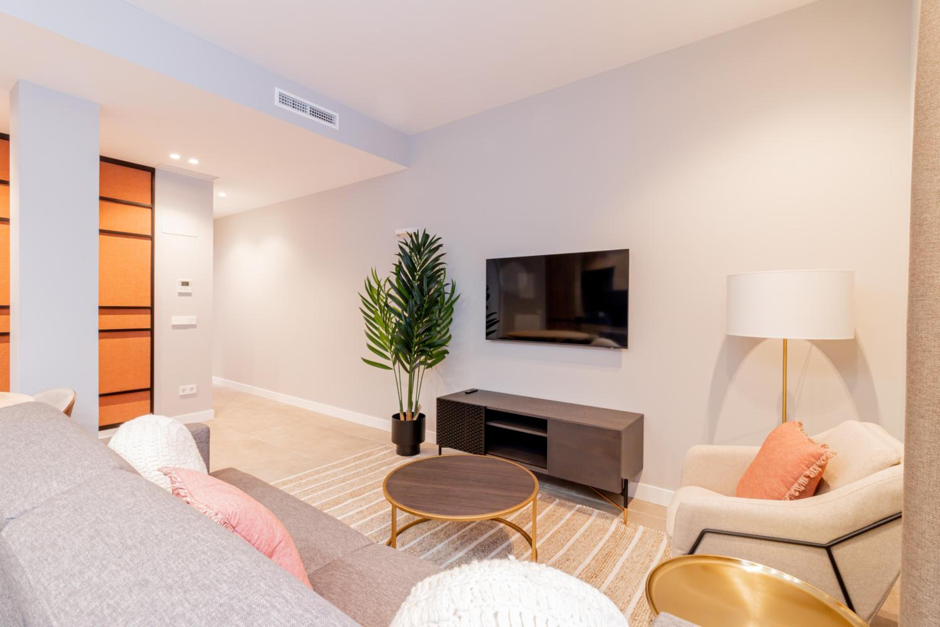 Home Art Apartments Bernabéu