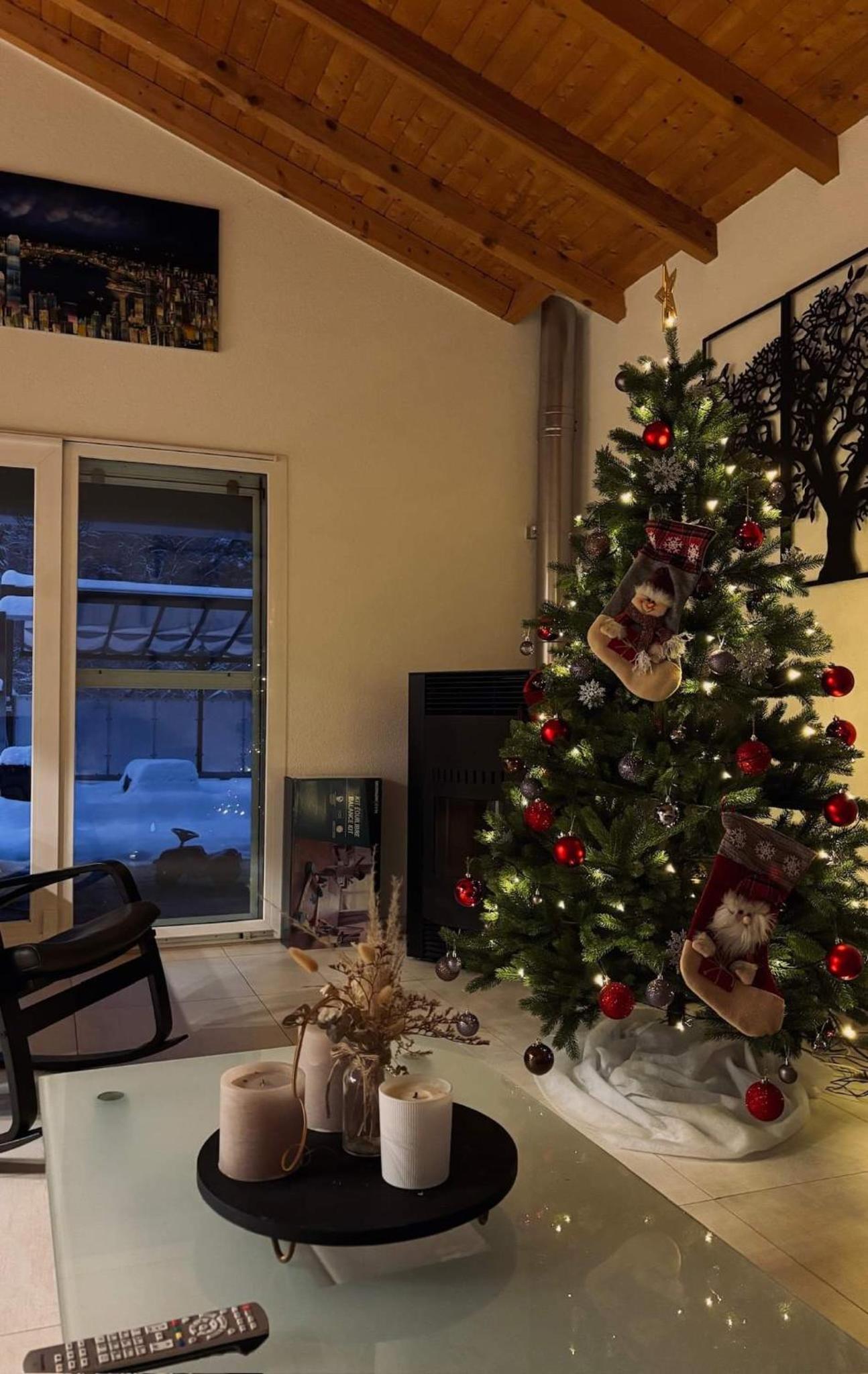 Spacious Family Home - Train Access, Swim Spa, Veranda, Pétanque, Perfect Base