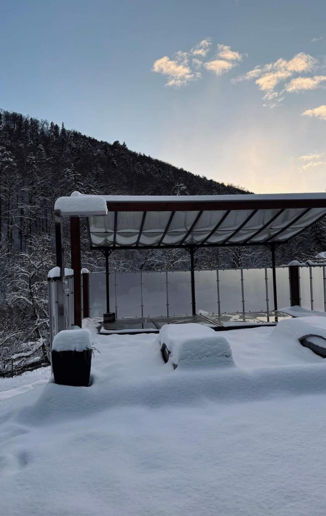 Spacious Family Home - Train Access, Swim Spa, Veranda, Pétanque, Perfect Base