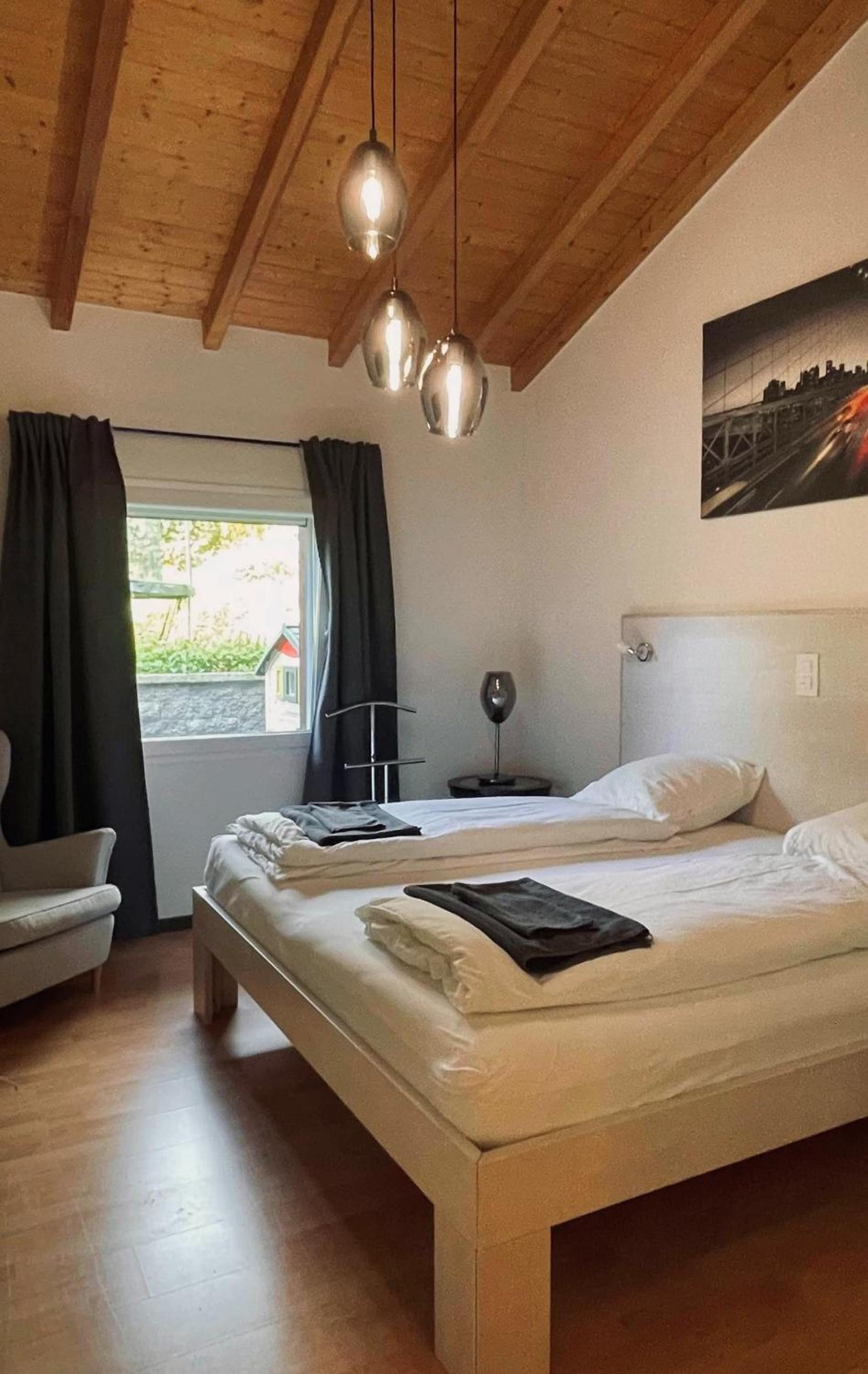 Spacious Family Home - Train Access, Swim Spa, Veranda, Pétanque, Perfect Base