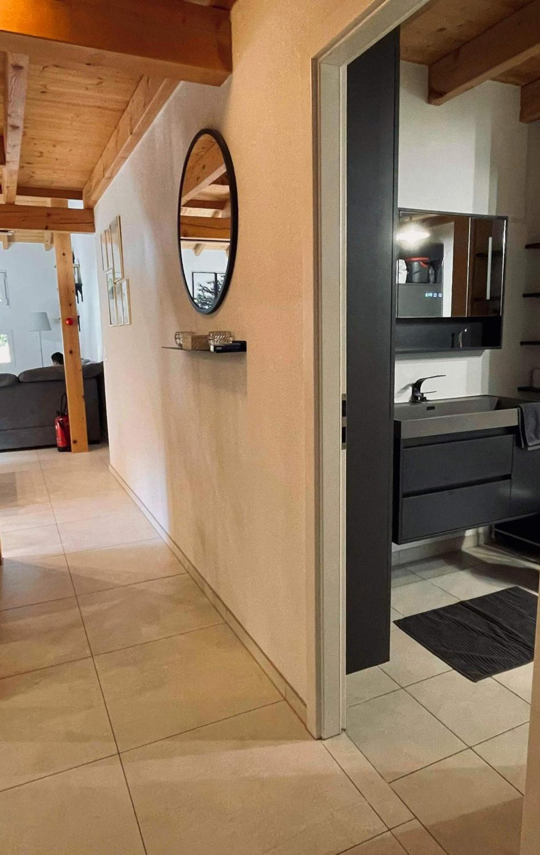 Spacious Family Home - Train Access, Swim Spa, Veranda, Pétanque, Perfect Base