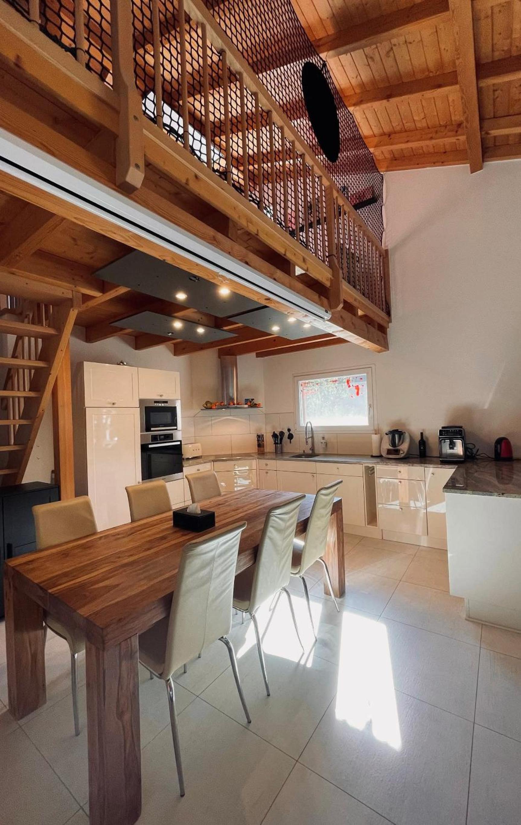 Spacious Family Home - Train Access, Swim Spa, Veranda, Pétanque, Perfect Base
