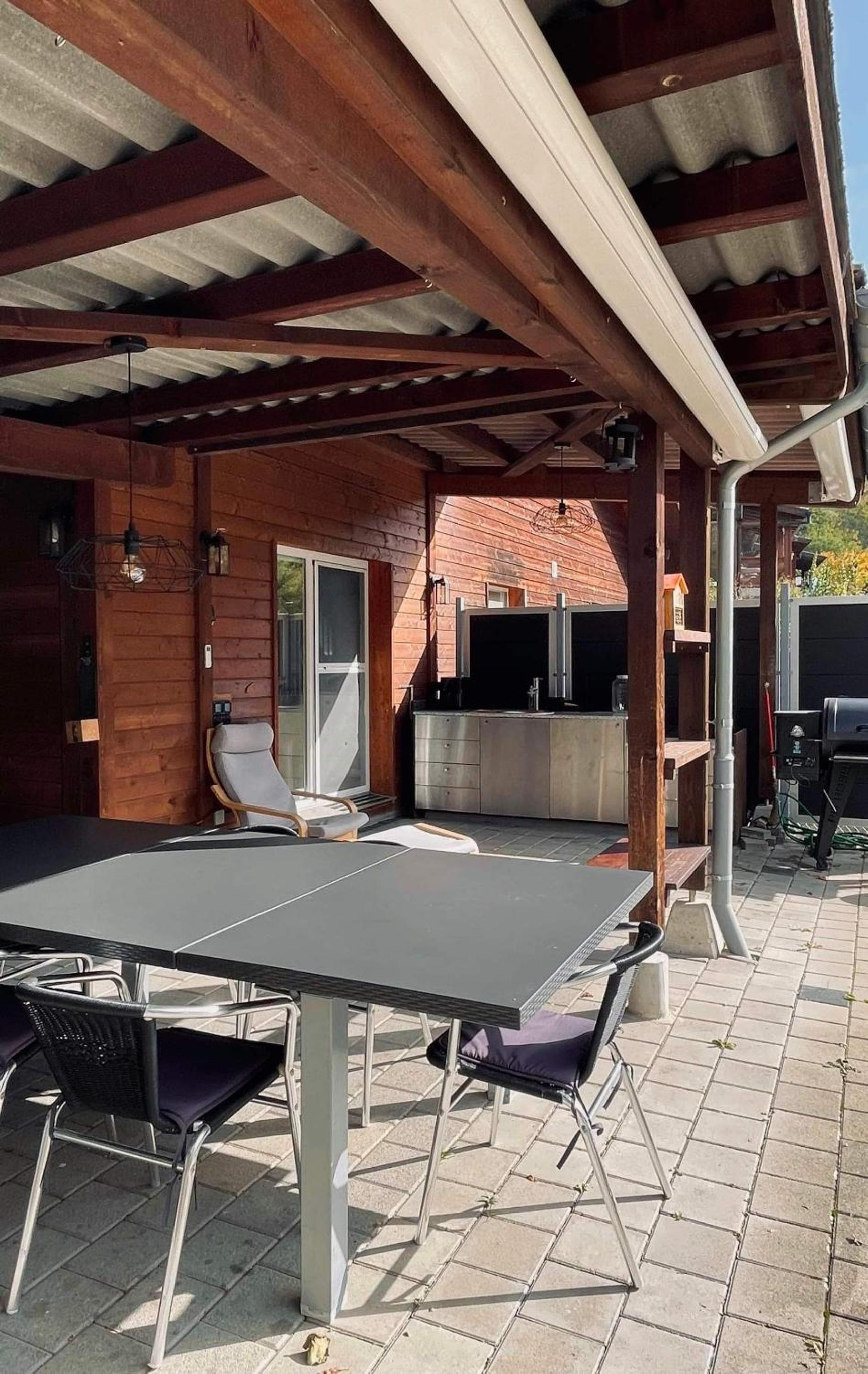 Spacious Family Home - Train Access, Swim Spa, Veranda, Pétanque, Perfect Base