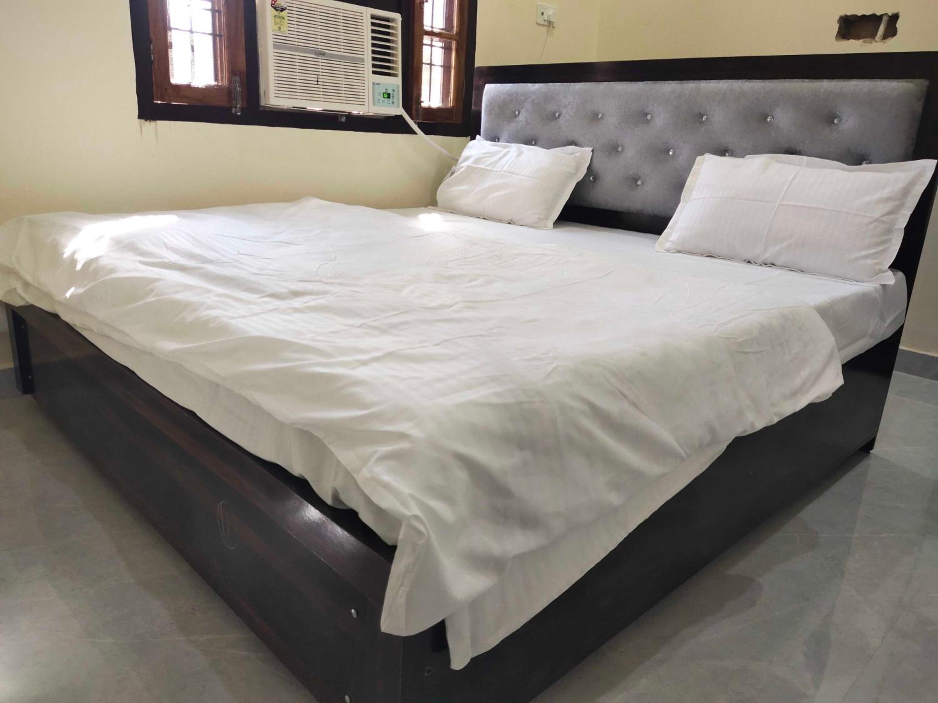OYO Home Hotel Siya Bihari & Banquet Hall view 3