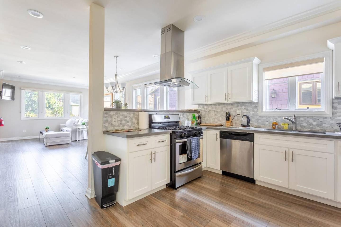 Getaway 4BR Home in the Heart of LA