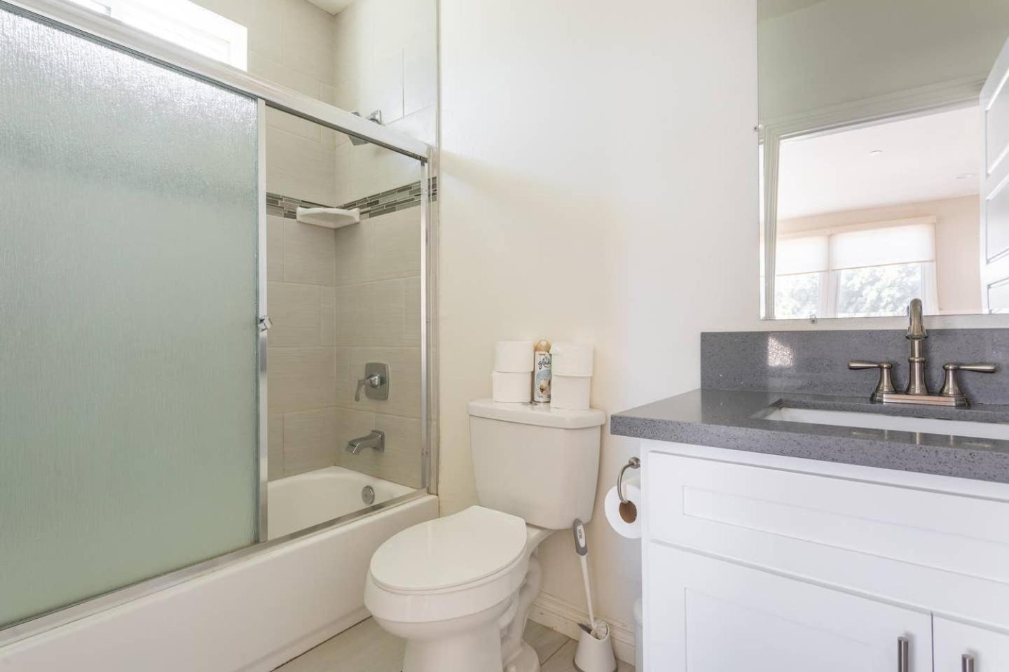 Getaway 4BR Home in the Heart of LA