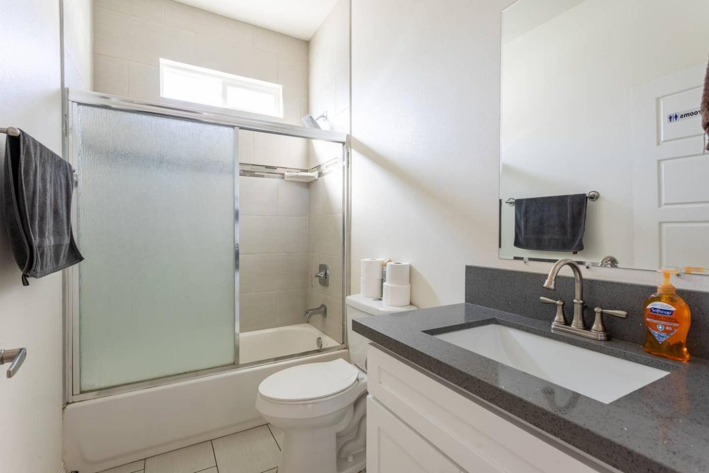 Getaway 4BR Home in the Heart of LA