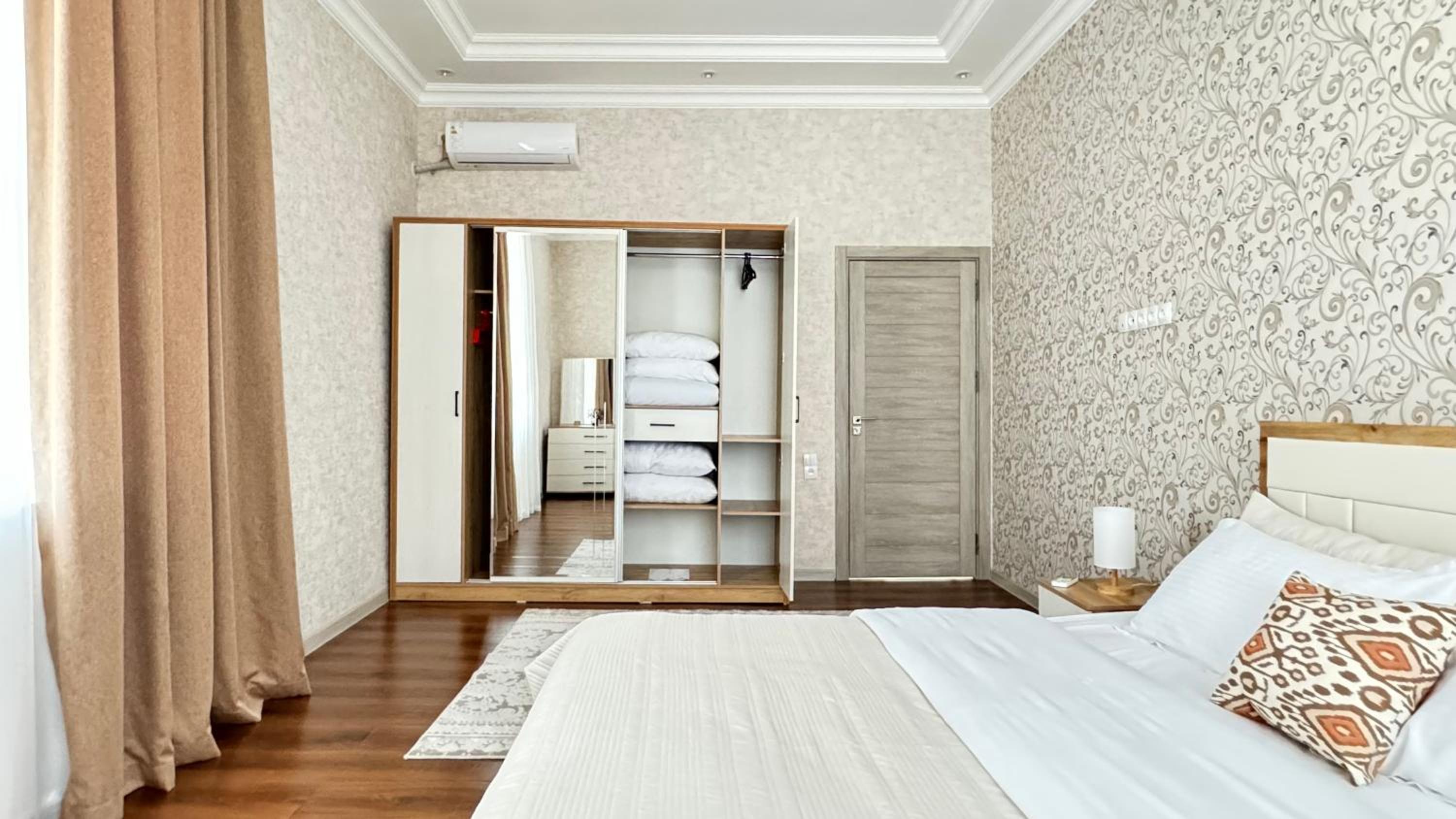 2-room Retreat Apartments Askia view 3