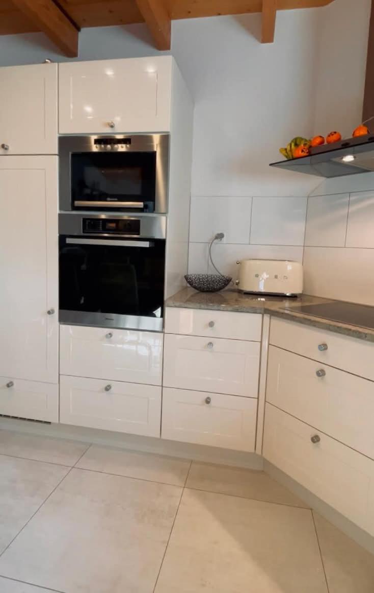 Spacious Family Home - Train Access, Swim Spa, Veranda, Pétanque, Perfect Base