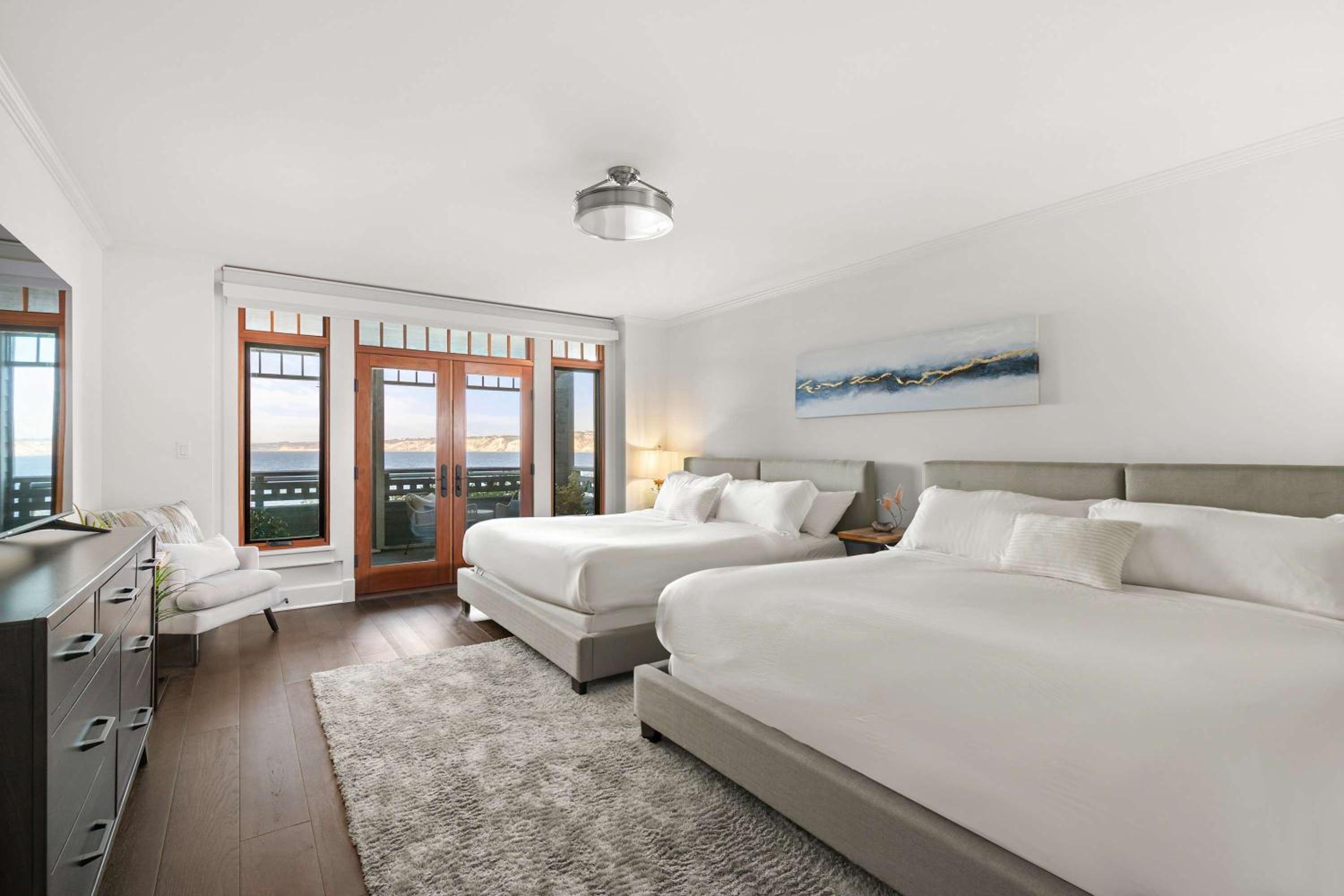 La Jolla Cove-Oceanfront 5600SF 3BR+Loft 5BA House best Villiage location walk everywhere view 5