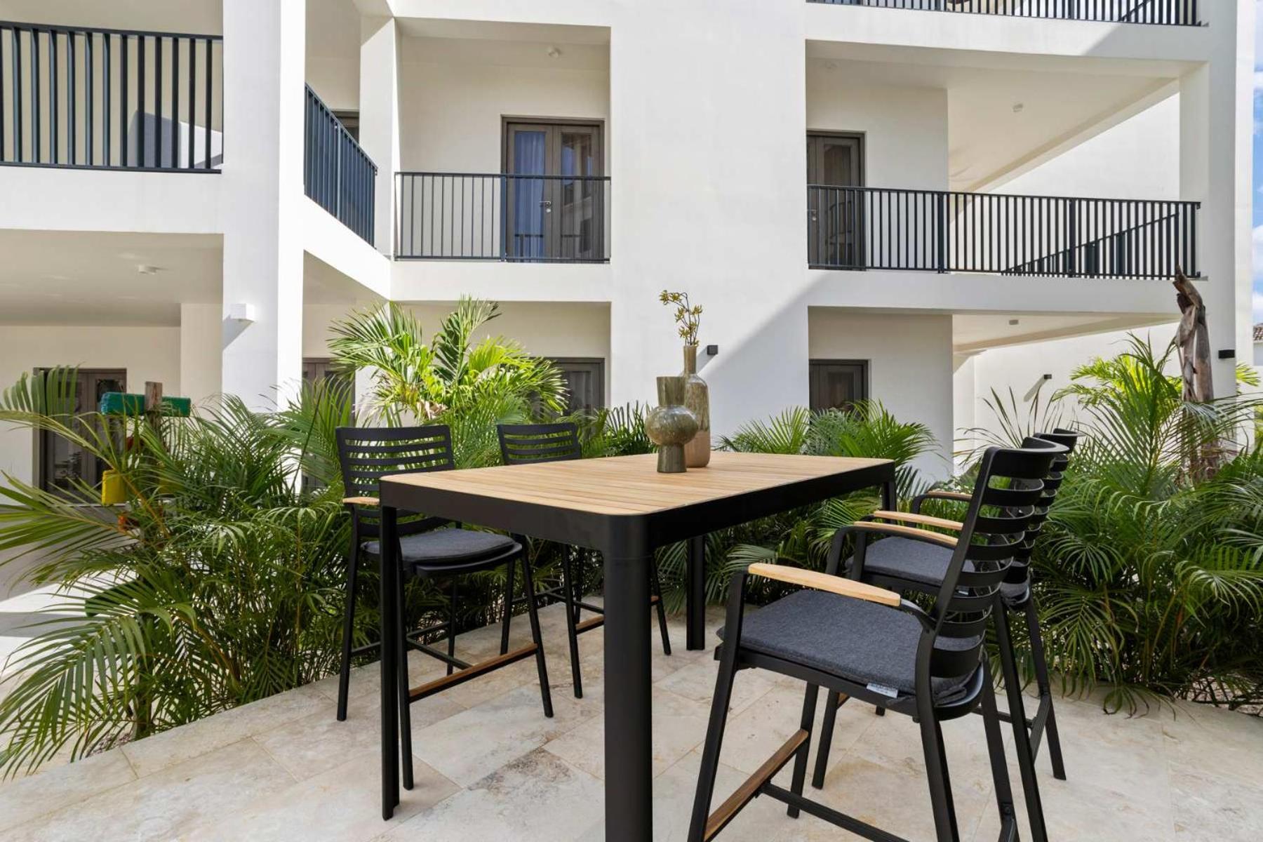 Bonaire Beach Apartment 2 with communal pool and diving facilities