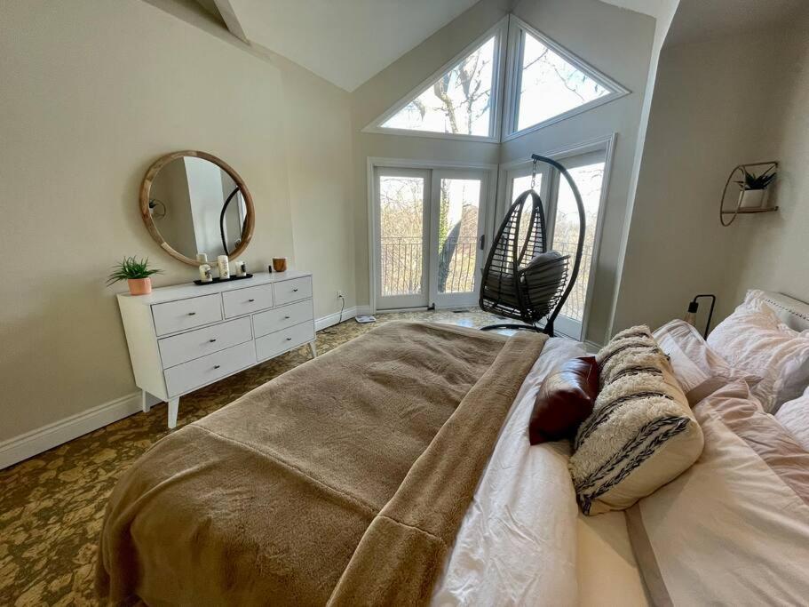 Riverside Luxury Getaway with Hot Tub and Sauna