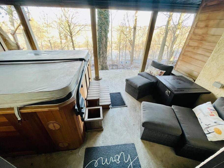 Riverside Luxury Getaway with Hot Tub and Sauna