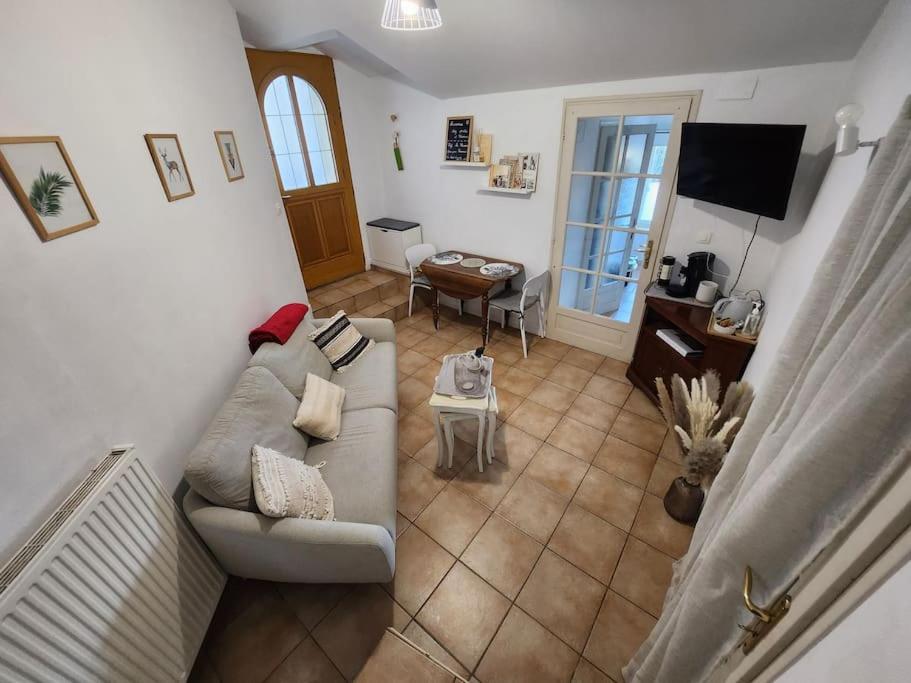 Petite maison atypique à 20min du Futuroscope, avec terrasse