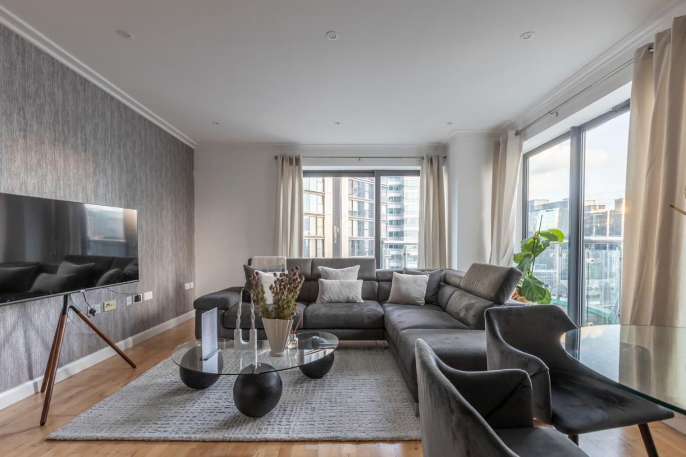 City Waterfront Apartments