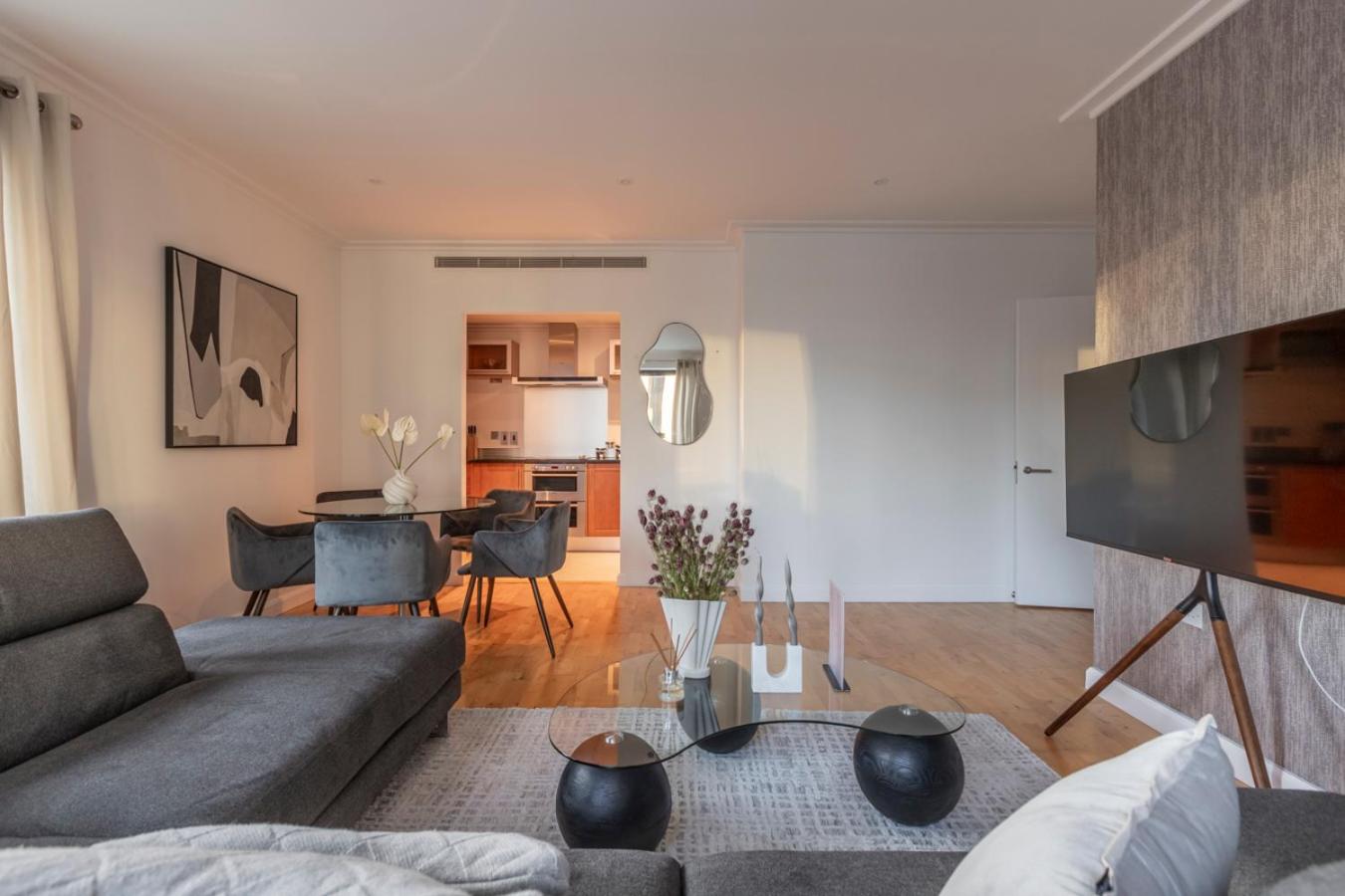 City Waterfront Apartments