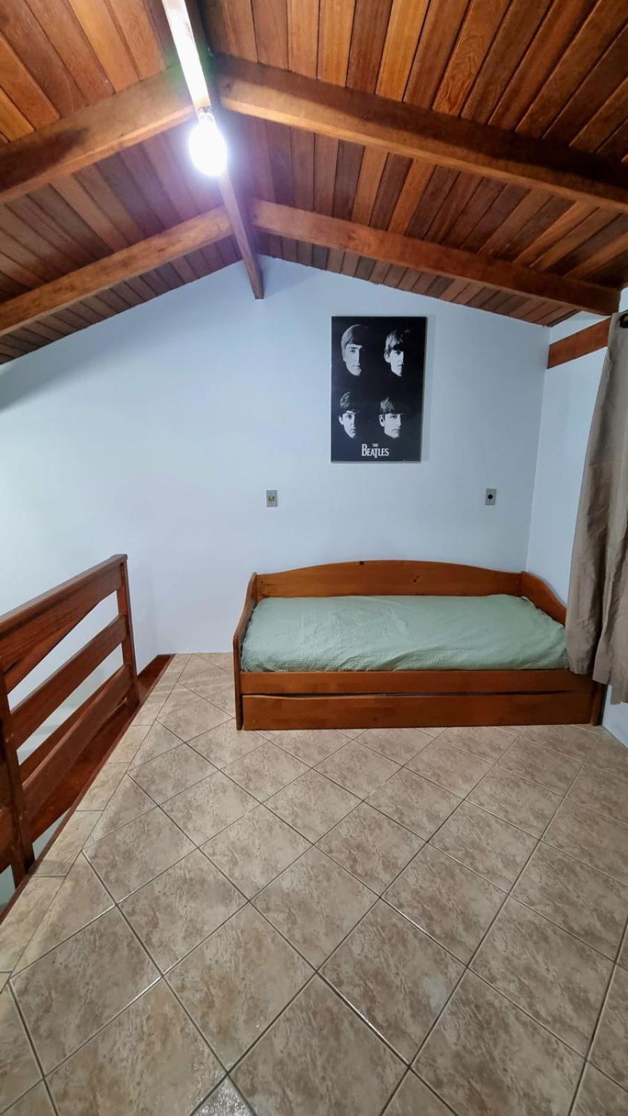 Casa a 2 quadras da Praia de Zimbros RW2724