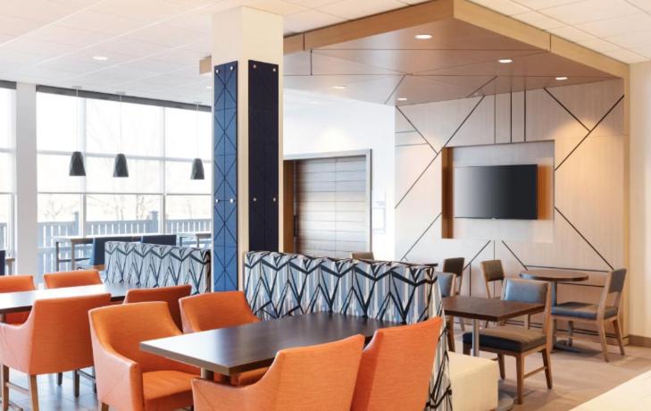 Holiday Inn Express & Suites Stevensville - Benton Harbor by IHG view 4