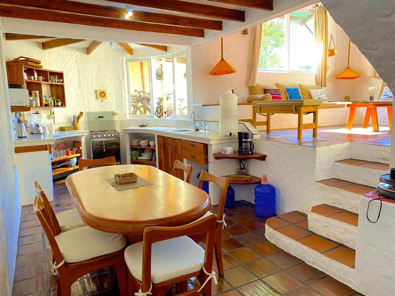 Quiet Guest House with Gardens and Galapagos wild life