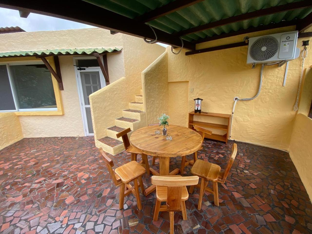 Quiet Guest House with Gardens and Galapagos wild life