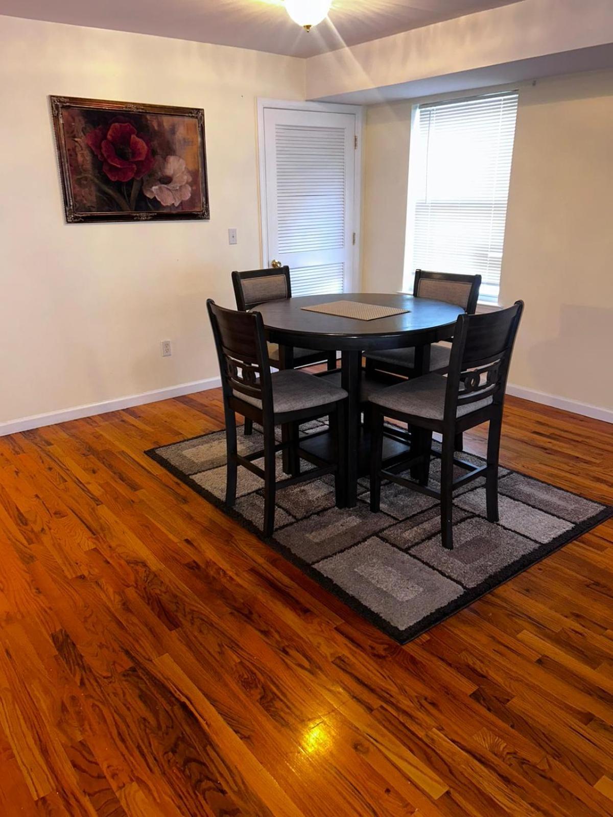 3-Bedroom Apt 5 miles AirPort