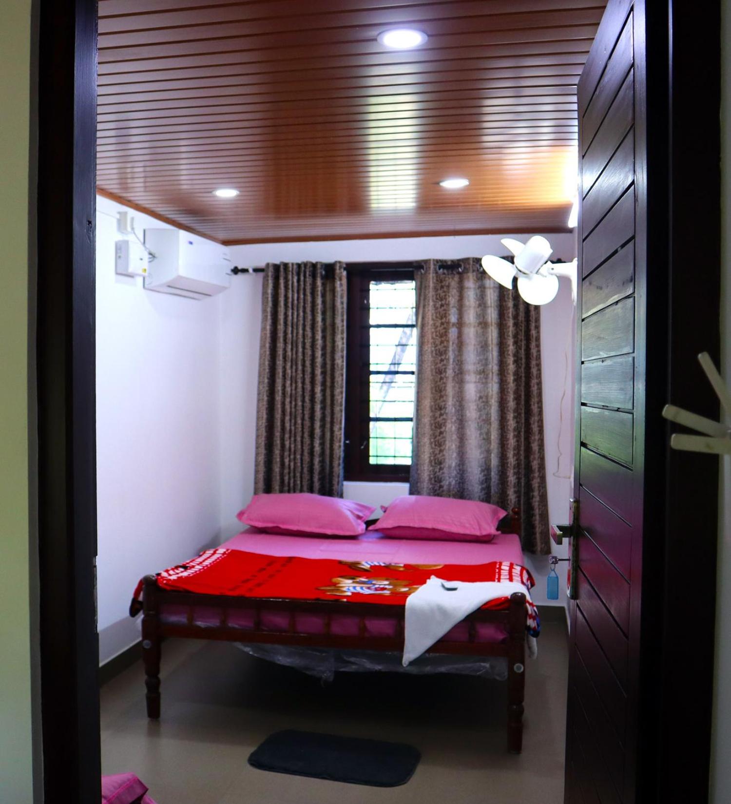 Bougainvillea Beach House - Cherai view 3