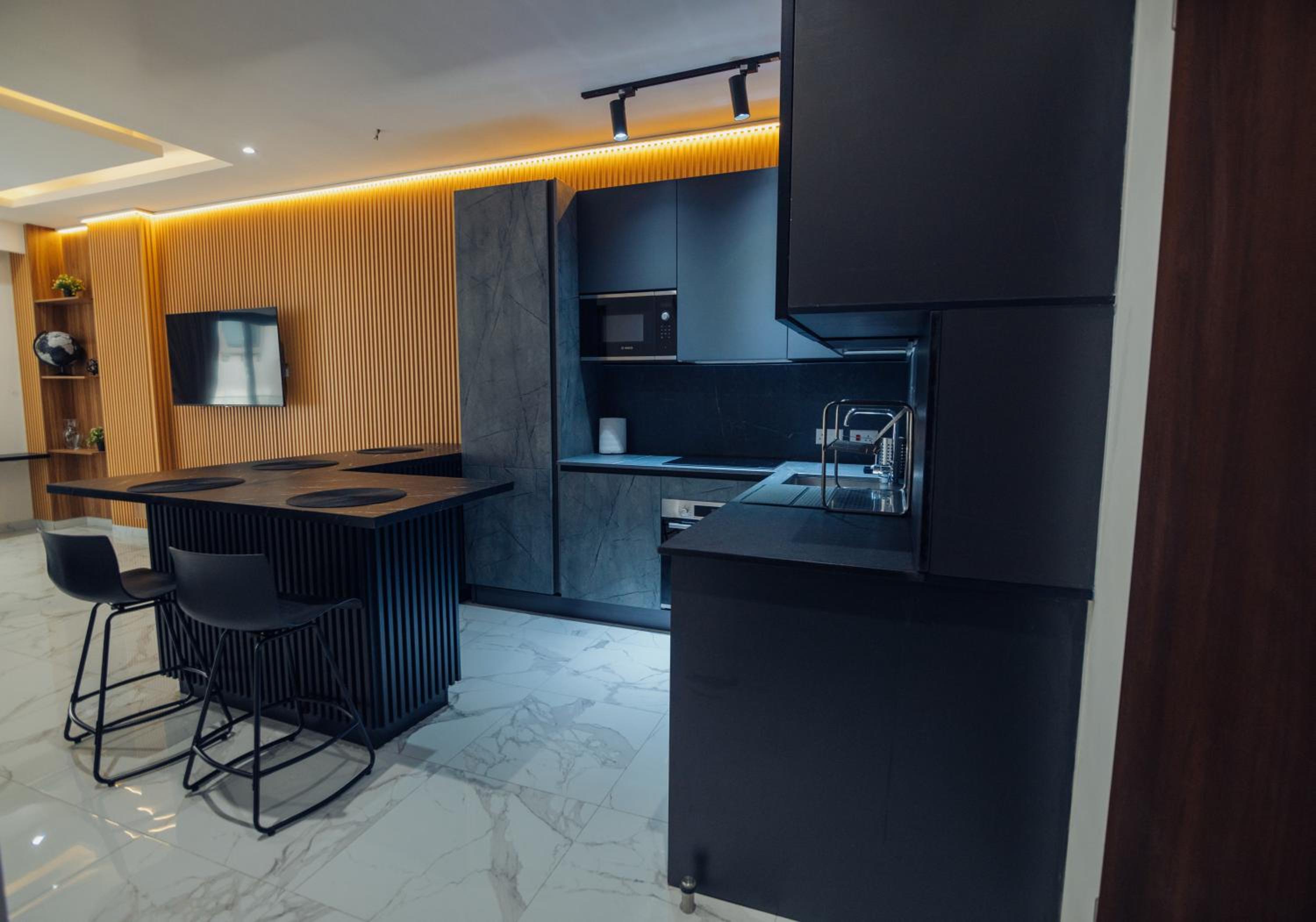 Essence 1 BDRM Luxury Apt view 3