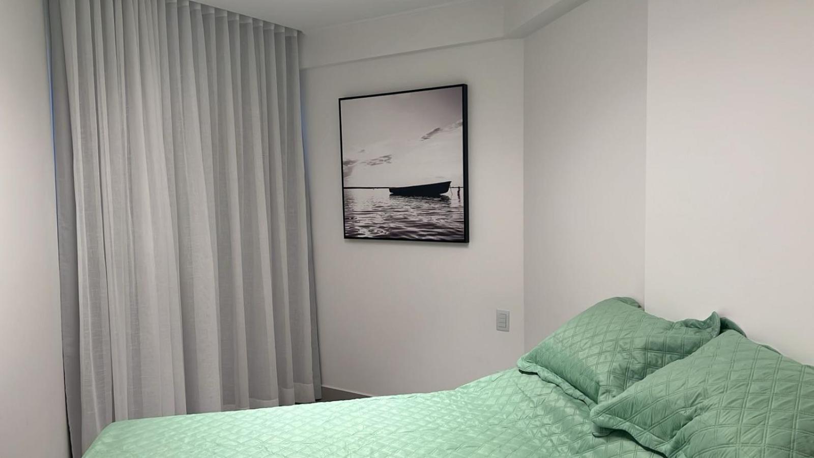 Apartamento quarto e sala a 260m da Praia