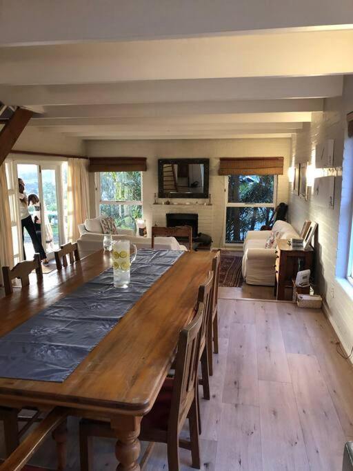 Family home, extraordinary views, newly renovated view 3