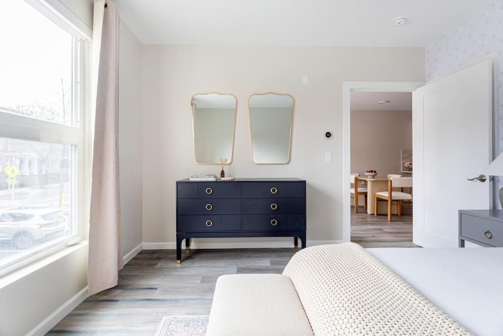 Stylish Yale Wooster Square Downtown Laundry view 3