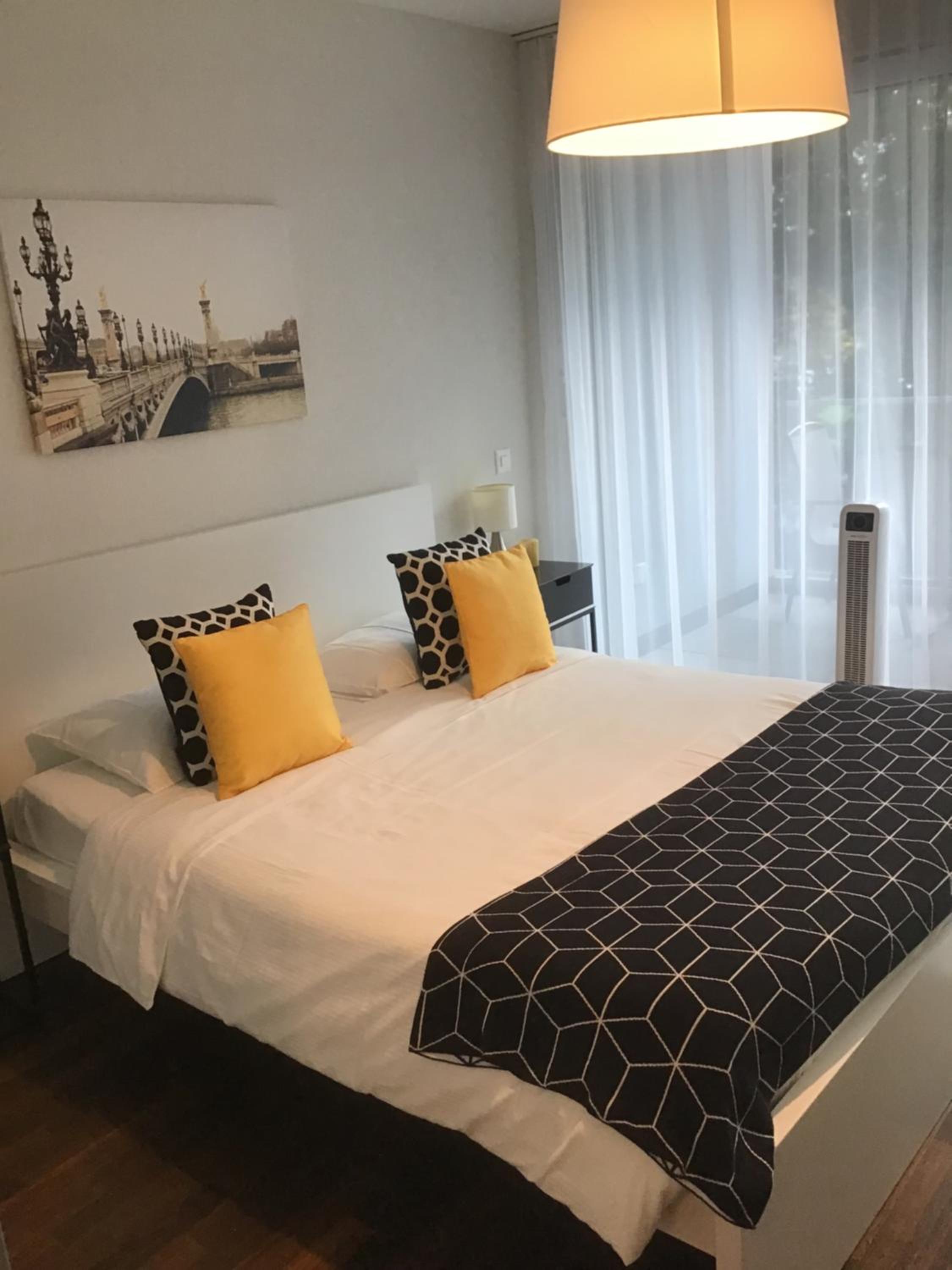 Lausanne City Center Apartments, Minutes Away from the Lake! AM53