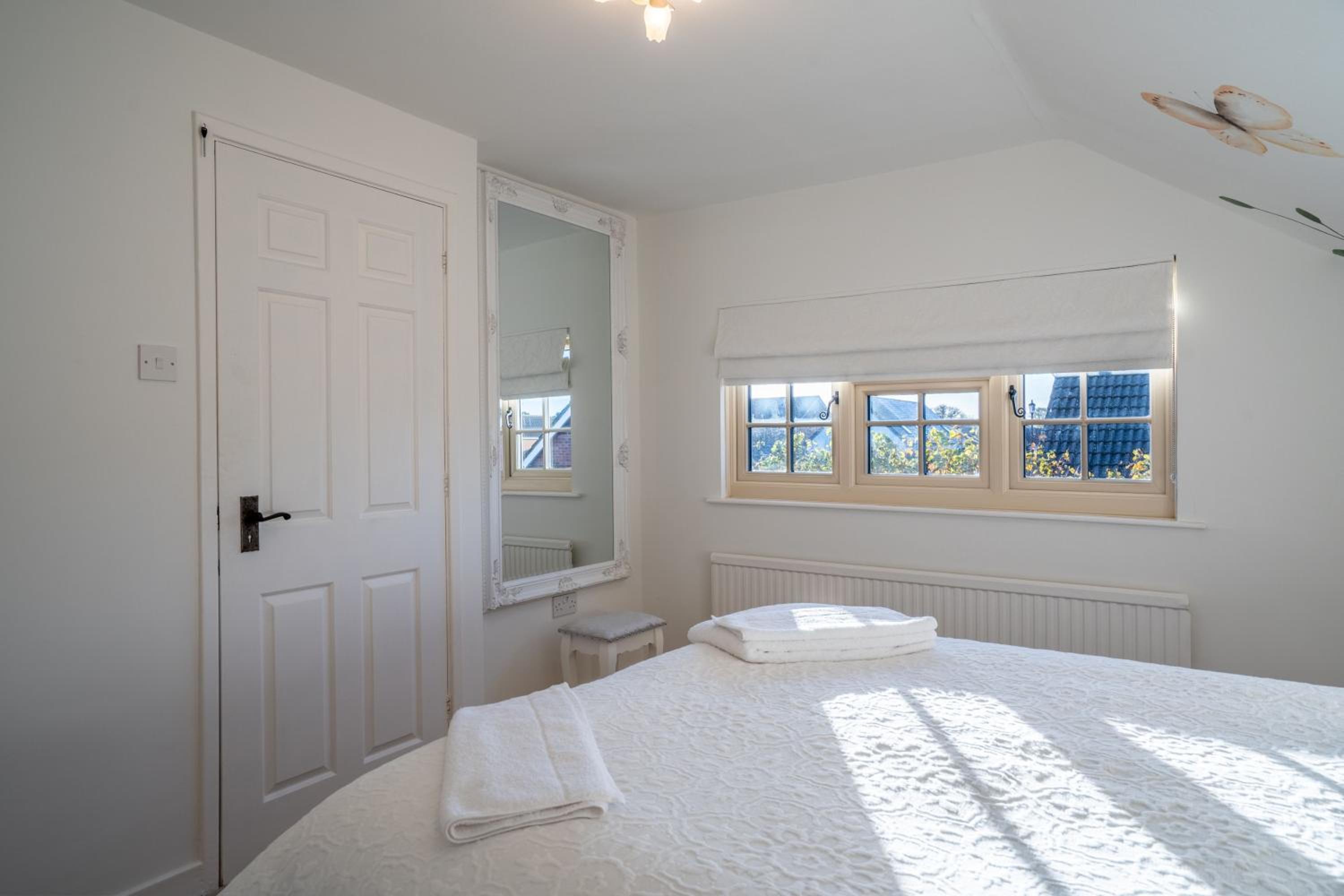 Periwinkle Cottage by Winterton Cottages