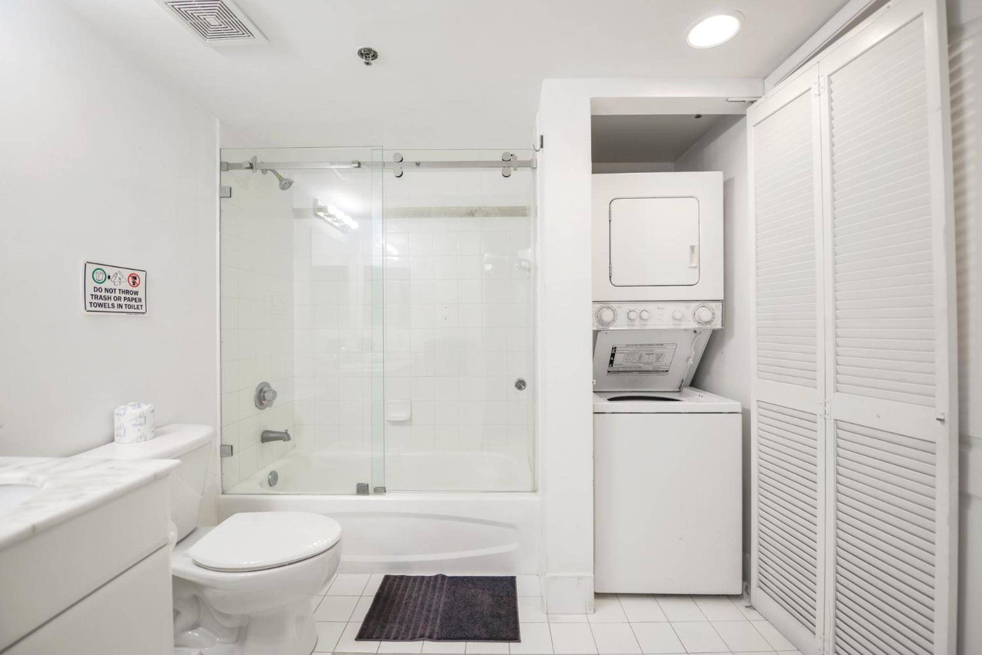 On Top! Condo on 31st Floor w Cozy Amenities